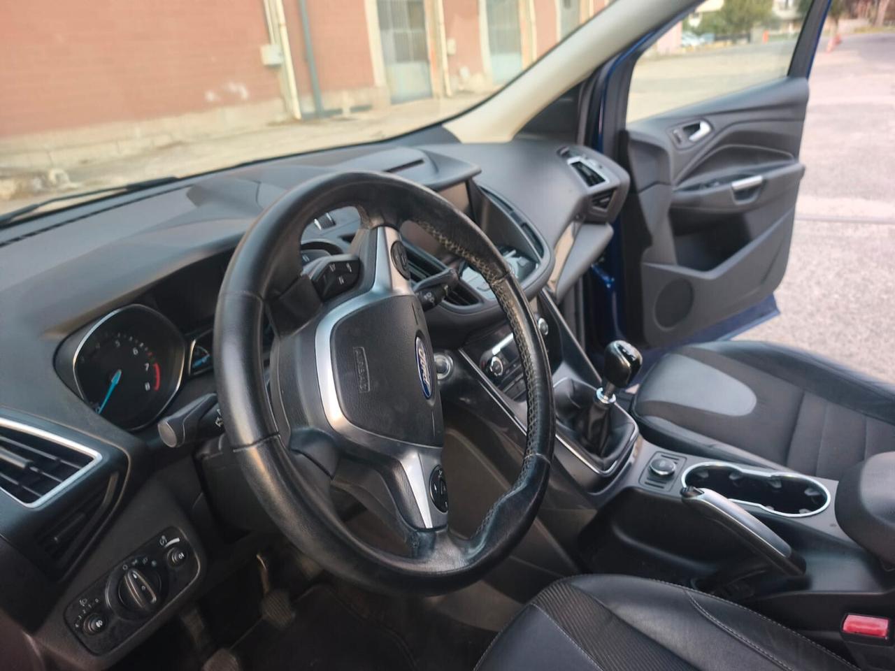 Ford Kuga 2016---1.5 Benzina