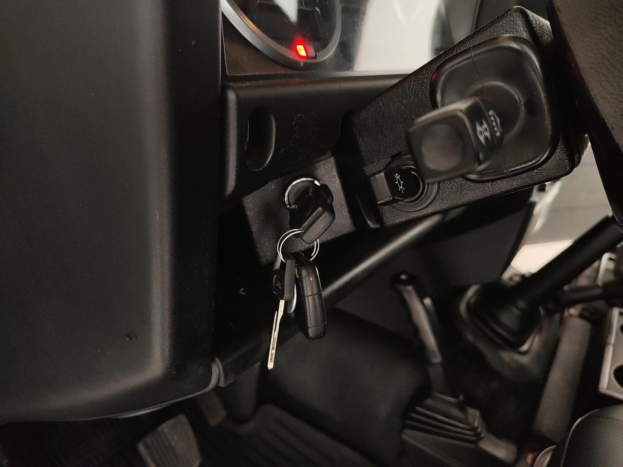 Land Rover Defender 90 2.2 TD4 Soft top N1