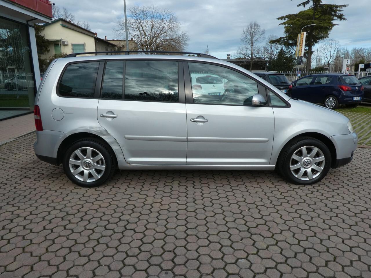 Volkswagen Touran 1.9 TDI 105CV DSG OK NEOPATENTATI