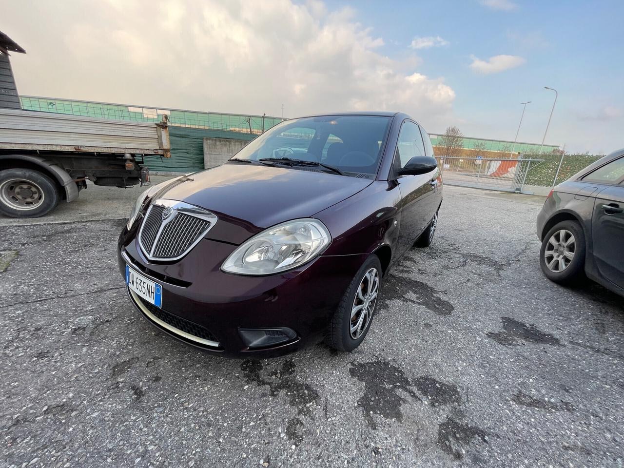 Lancia Ypsilon 1.2 Versus
