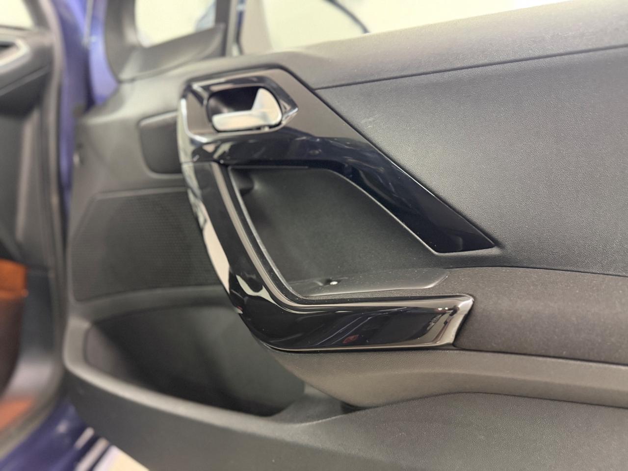 PEUGEOT 208 (anno 2015)