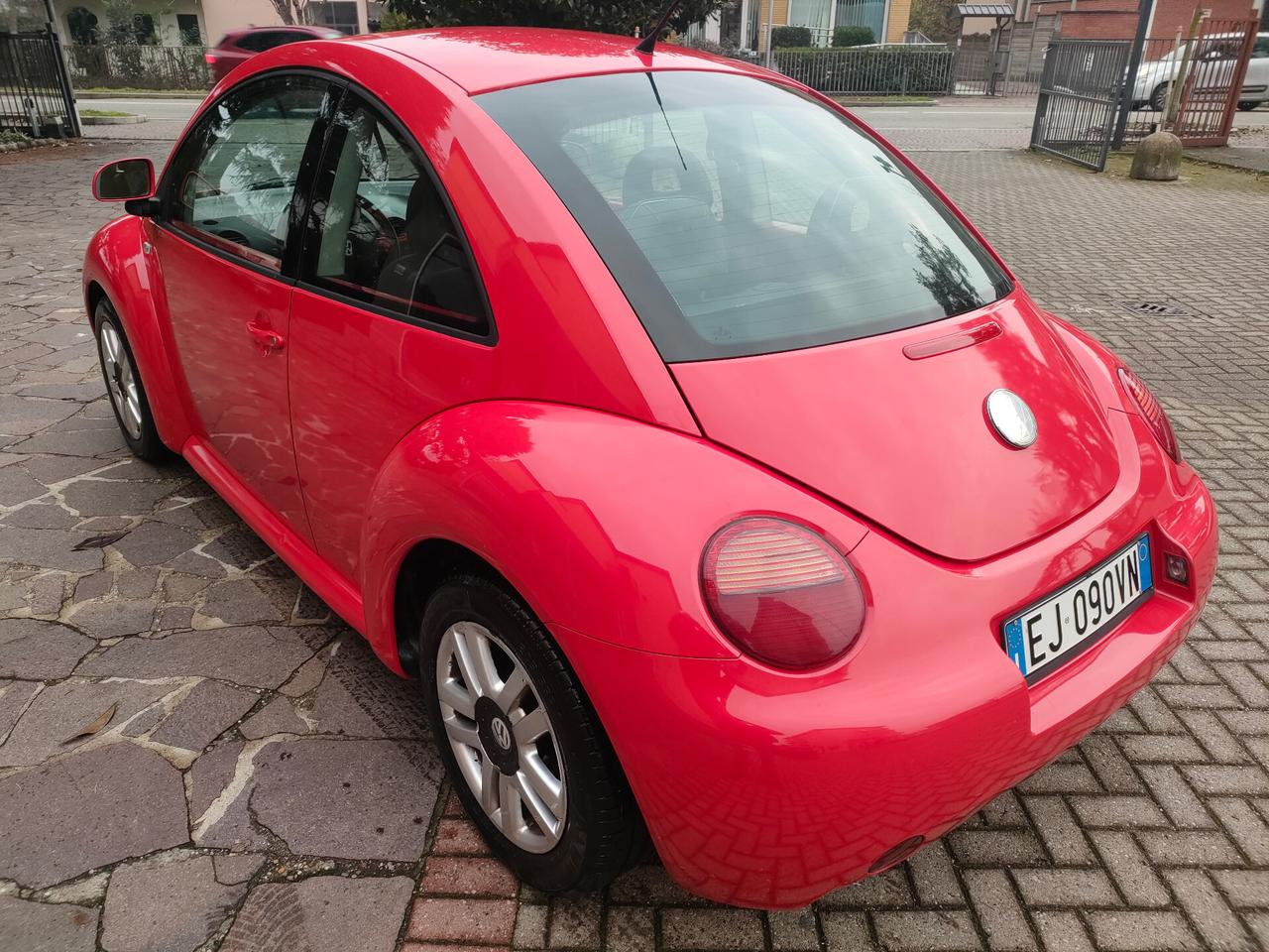 Volkswagen New Beetle 2.0 Gpl pelle e tettuccio