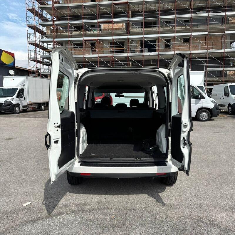 FIAT DOBLO' MAXI 1.6mjt AUTOCARRO 5 POSTI 2021