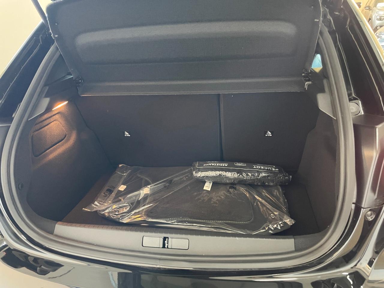 Peugeot 208 Hybrid 136 e-DCS6 GT 2025 NERO PERLA