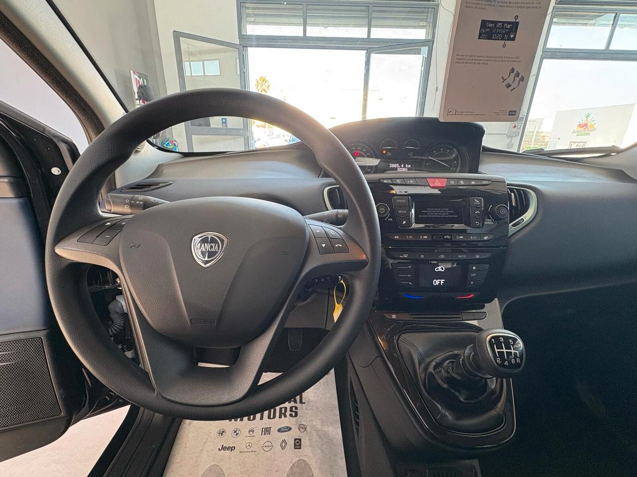 Lancia Ypsilon 1.0 FireFly 5 porte S&S Hybrid Oro