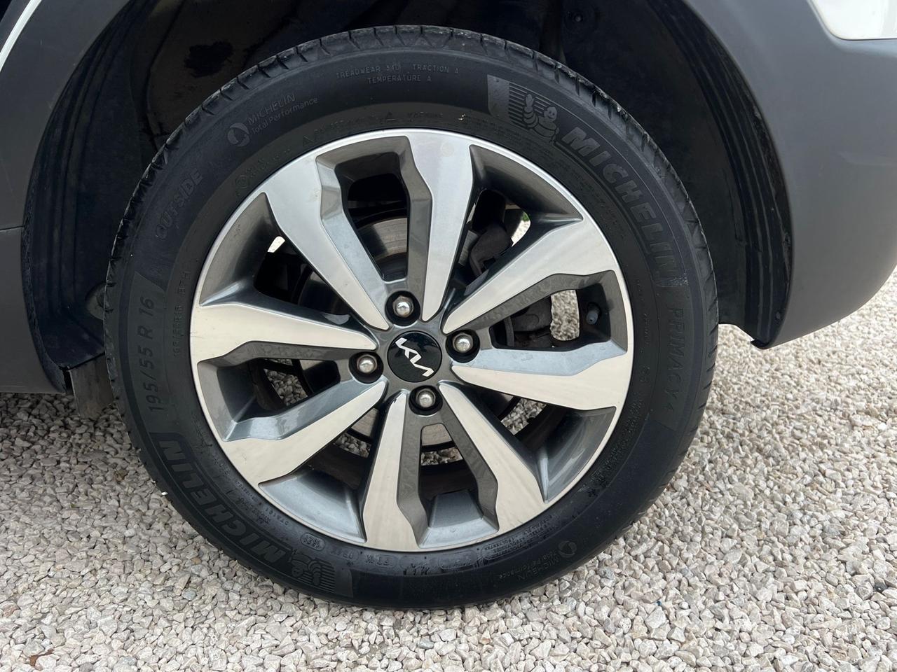 Kia Stonic 1.0 T-GDi 100 CV MHEV MT Style