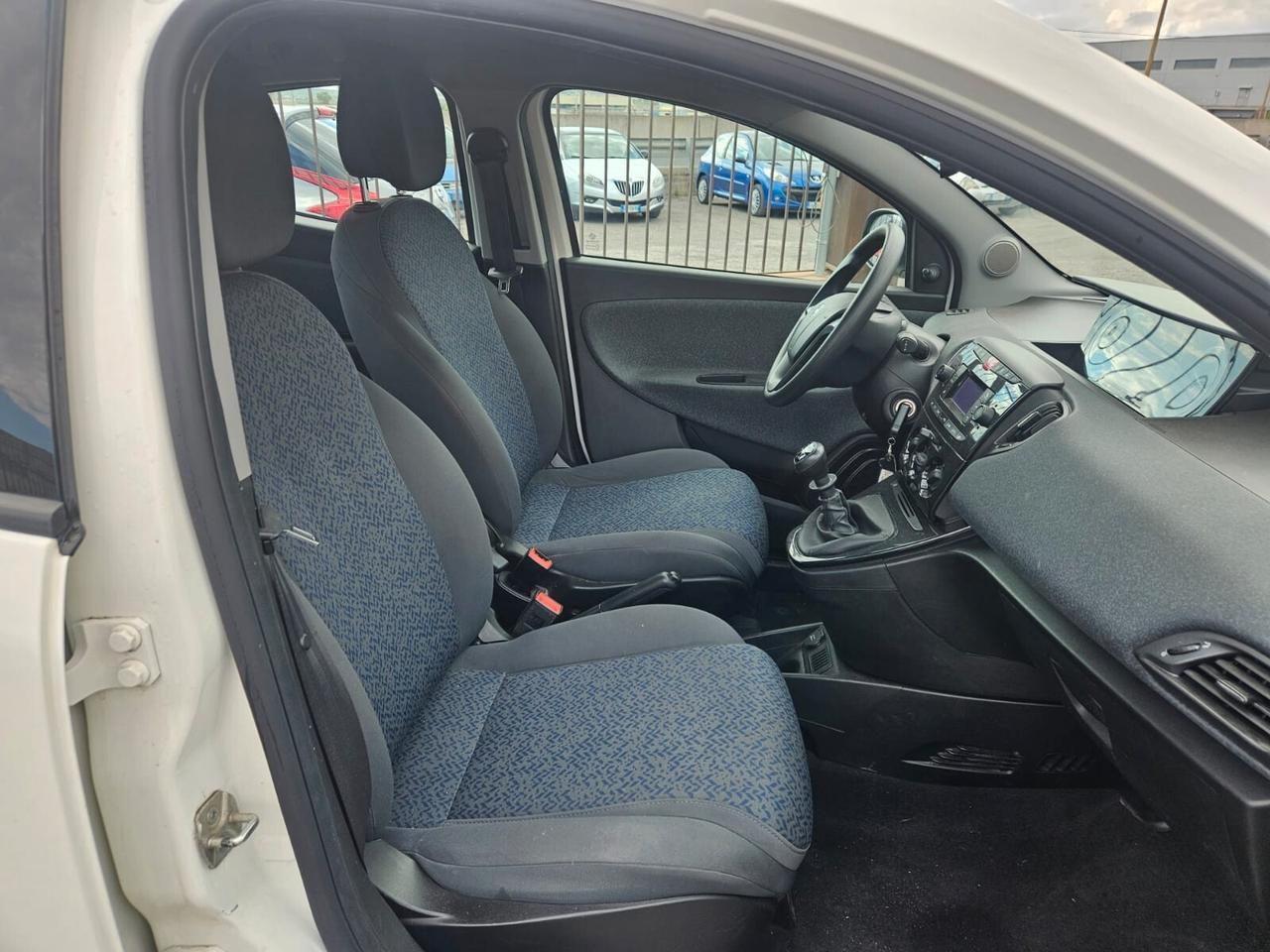 Lancia Ypsilon 1.0 FireFly 5 porte S&S Hybrid Ecochic A. Ferretti