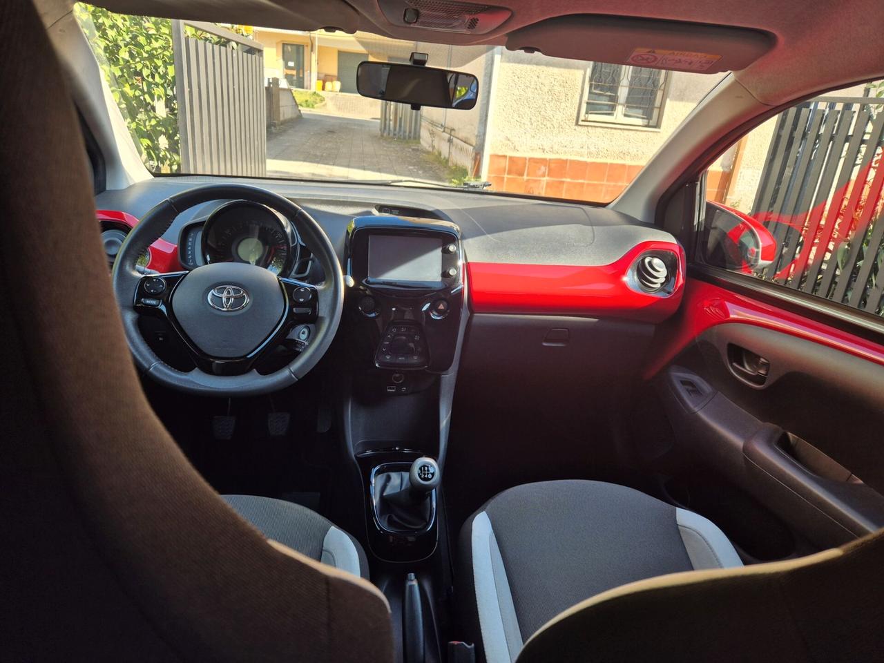 Toyota Aygo 1.0 VVT-i 69 CV 5 porte x-play