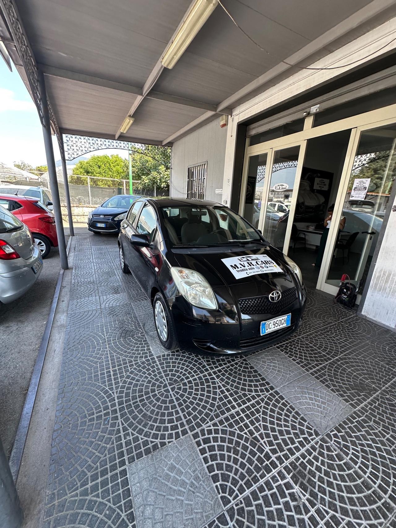 Toyota Yaris 1.3i 16V cat 5 porte Sol