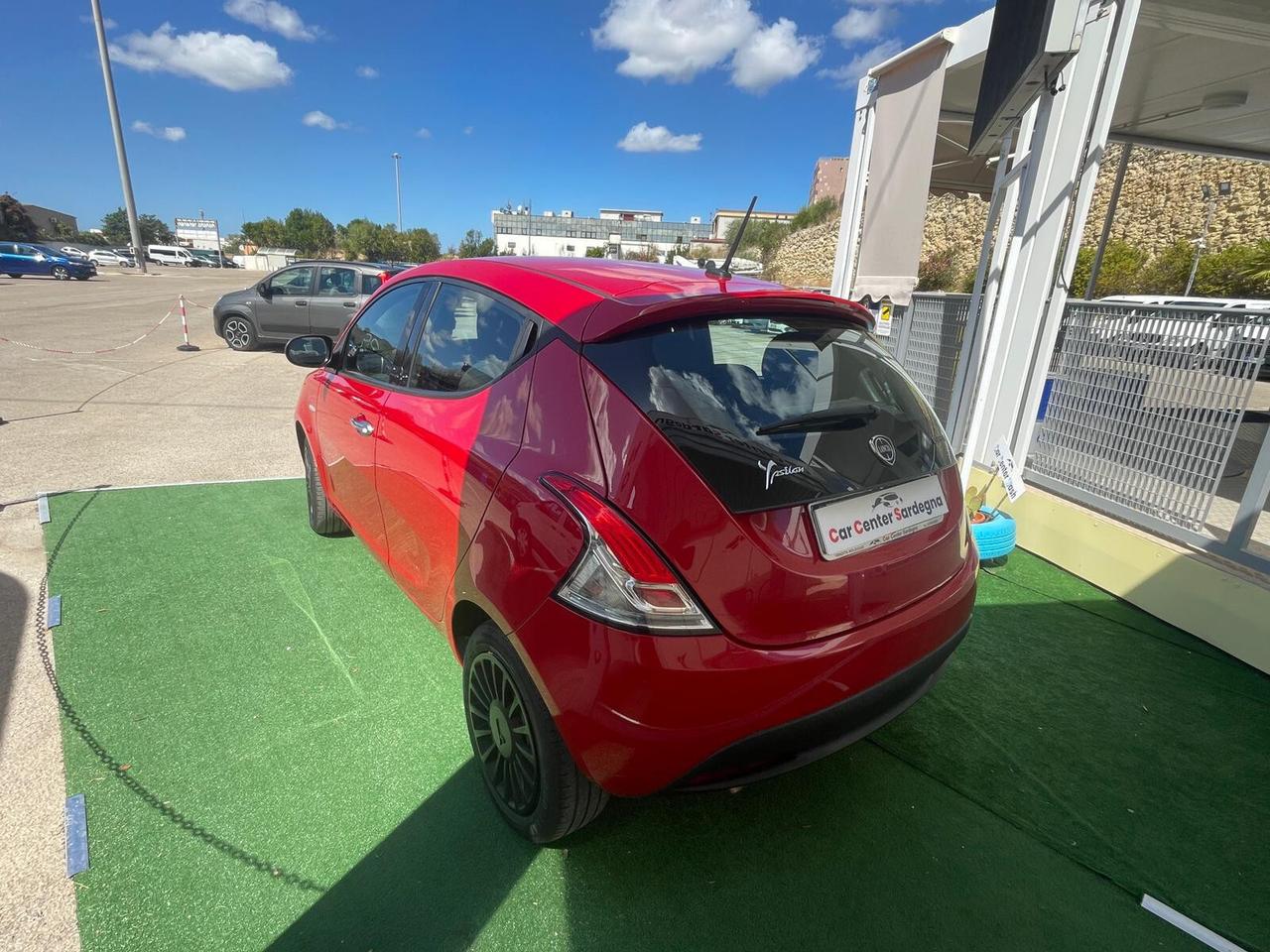 Lancia Ypsilon 1.0 FireFly 5 porte S&S Hybrid Silver