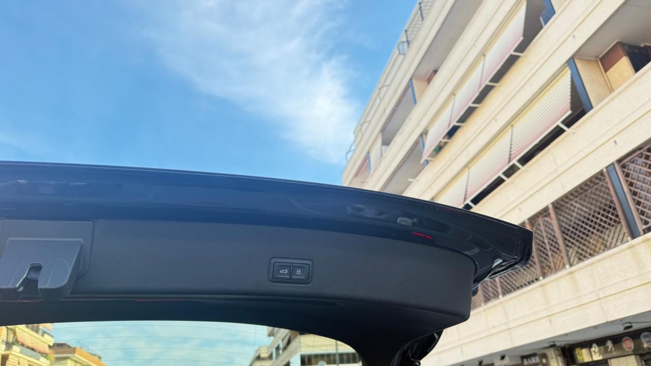 Audi Q3 SPB 35 TDI S tronic line edition MATRIX TETTO APRIBILE PACCHETTO AMBIENTE KAMERA 360 PELLE PDC
