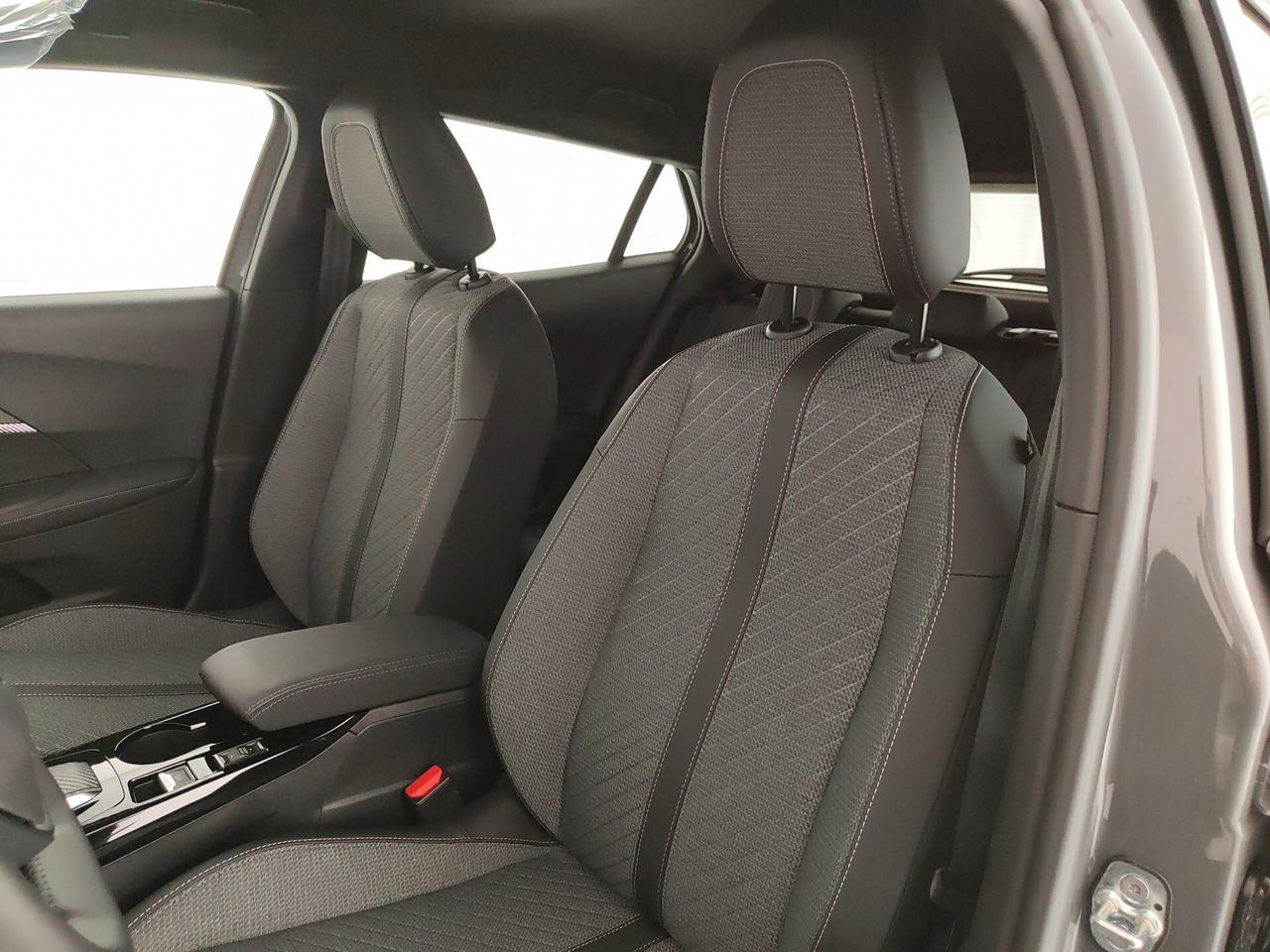 Peugeot 2008 Hybrid 136 e-DCS6 Allure