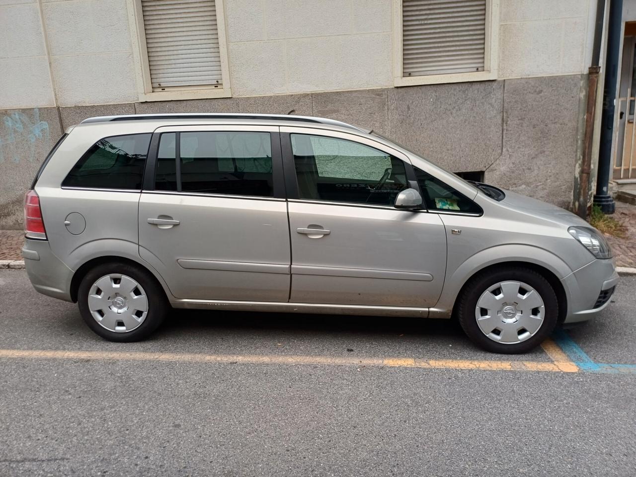 Opel Zafira 1.9 7 POSTI
