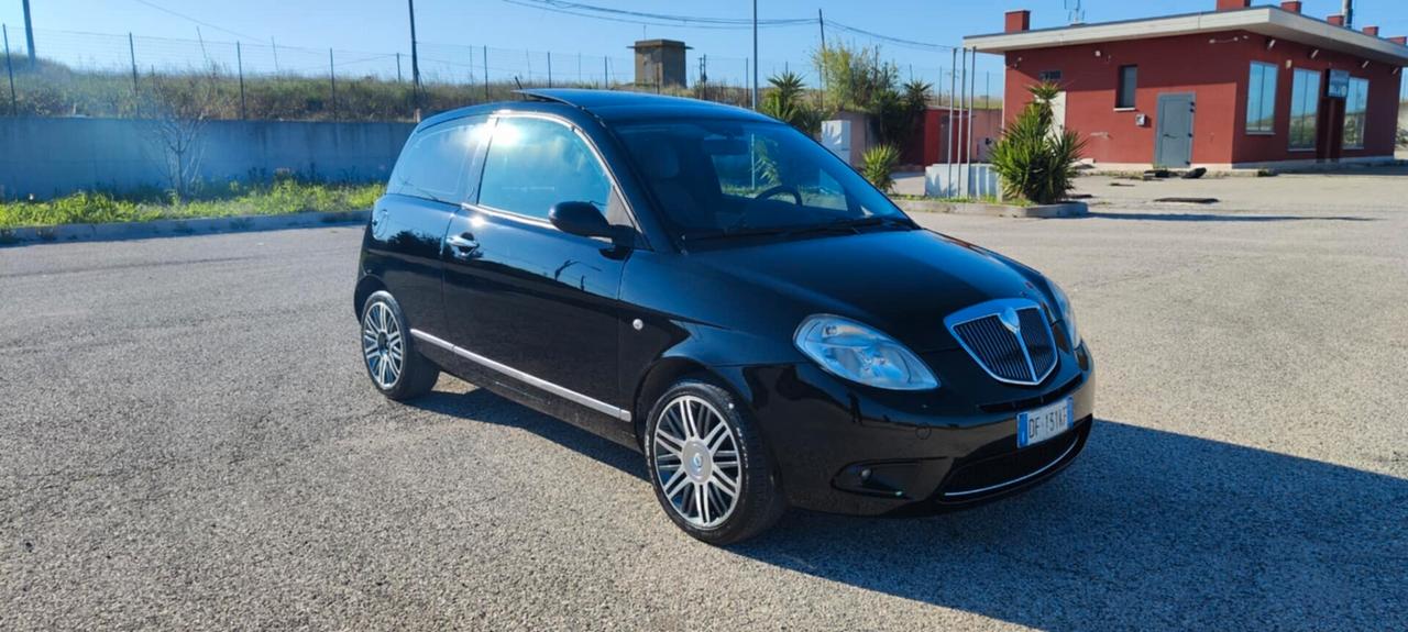 Lancia Ypsilon 1.3 Multijet 16V Momo Design