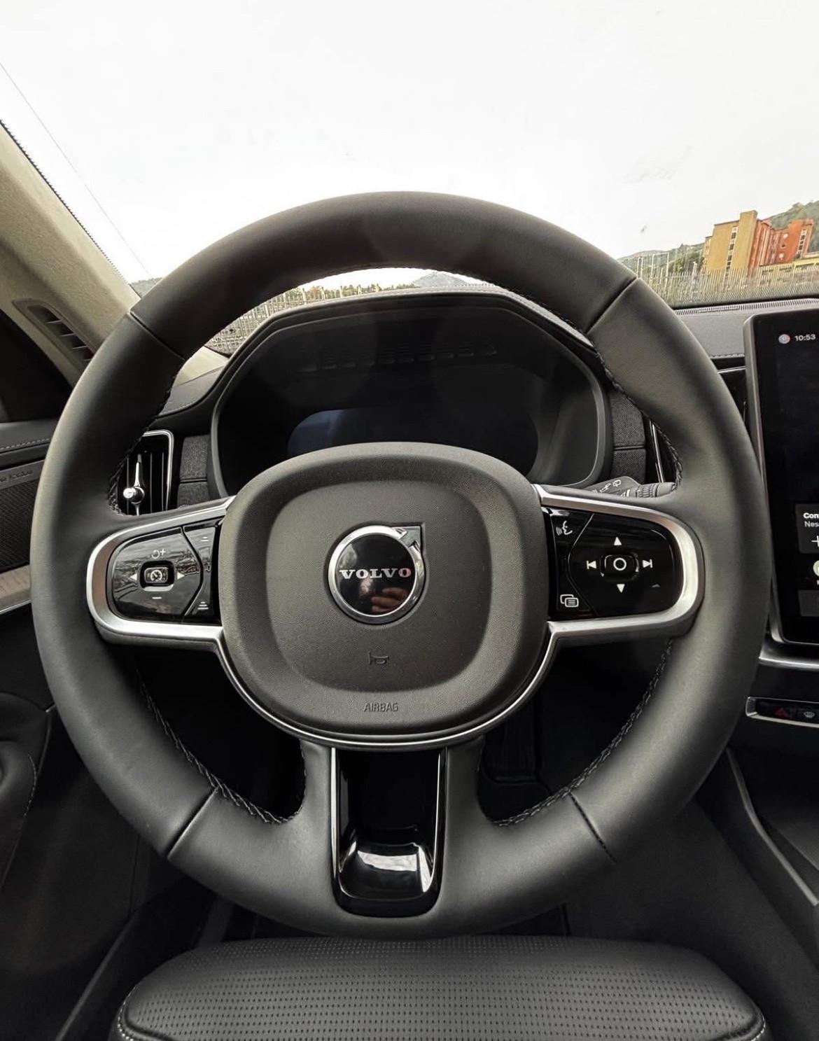 Volvo XC 90 XC90 B5 AWD automatico 7 posti Ultra Bright AUTO A NOLEGGIO