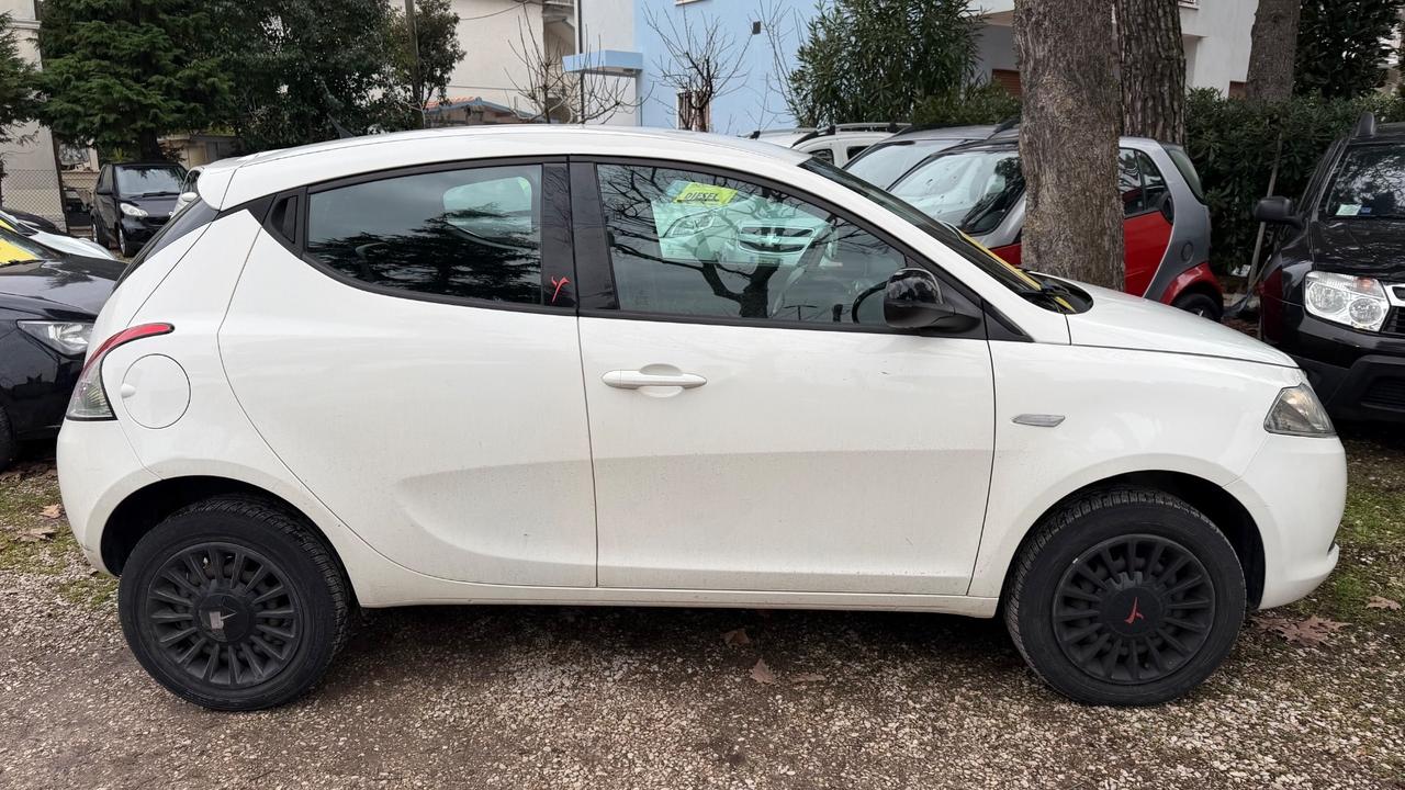 Lancia Ypsilon 0.9 TwinAir 85 CV 5 porte Metano Ecochic Gold