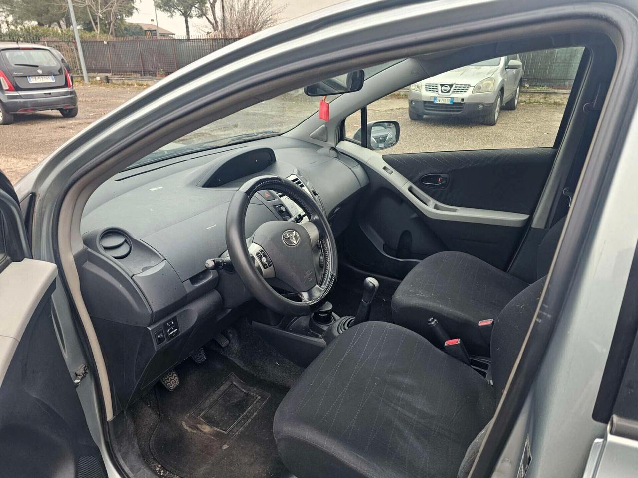 Toyota Yaris 1.0 5 porte Sol