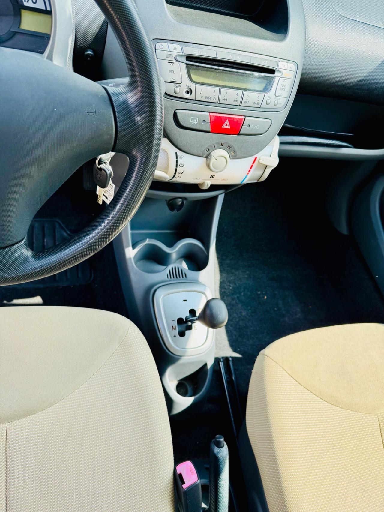 Peugeot 107 1.0 68CV 5p. Sweet Years 2Tronic