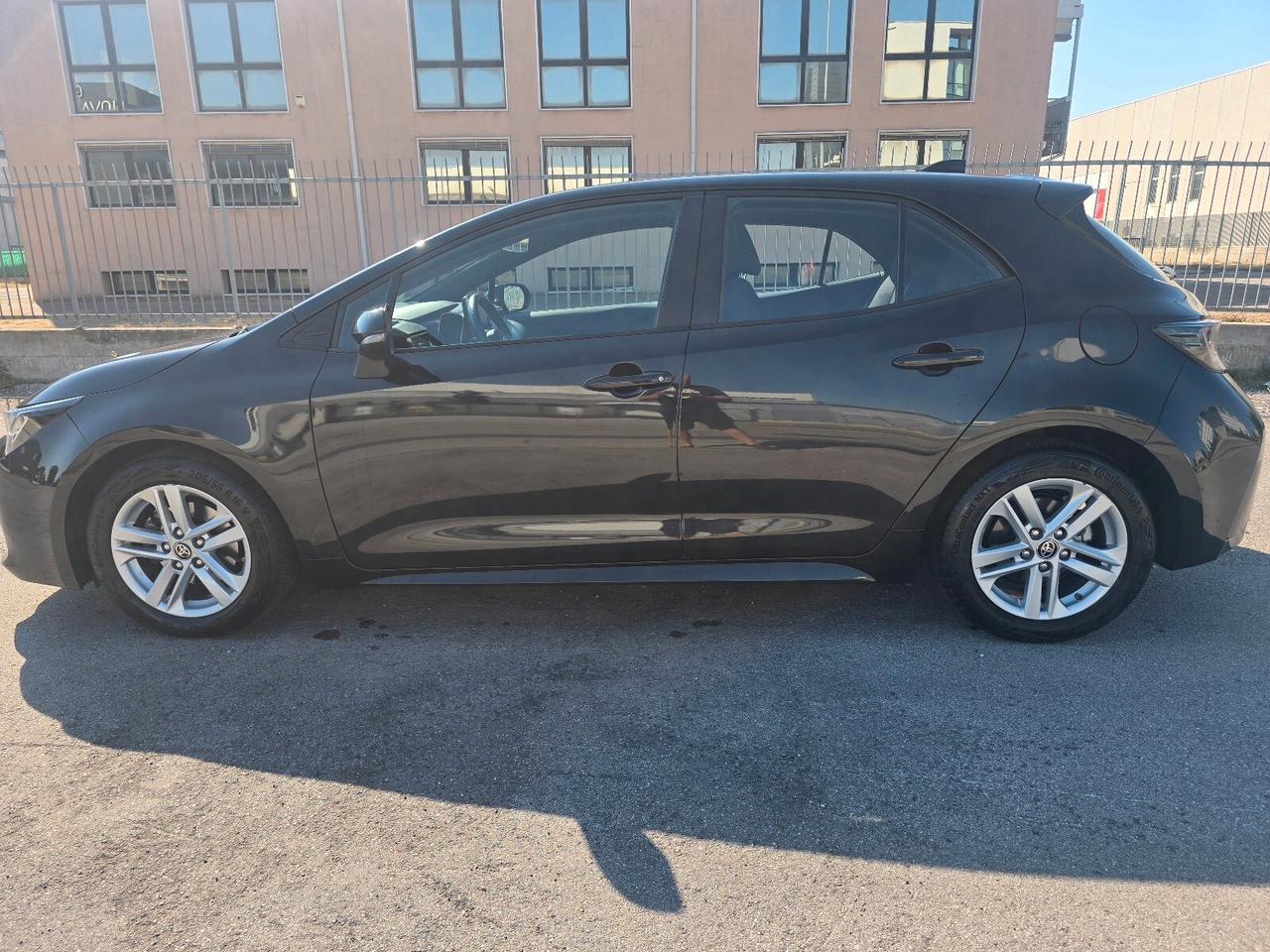 Toyota Corolla 1.8 Hybrid Business
