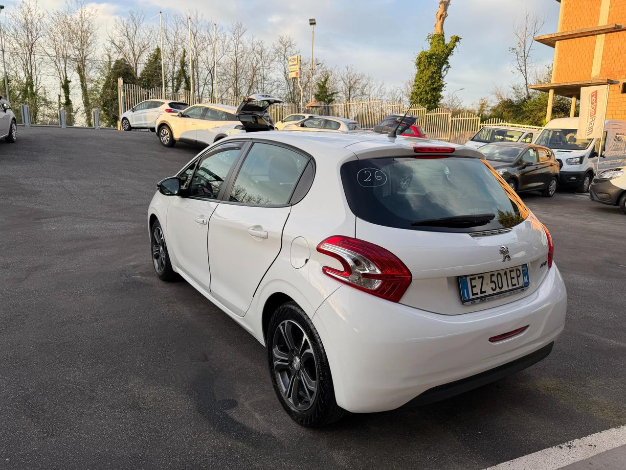 Peugeot 208 5 Porte 208 5p 1.4 hdi 8v Allure