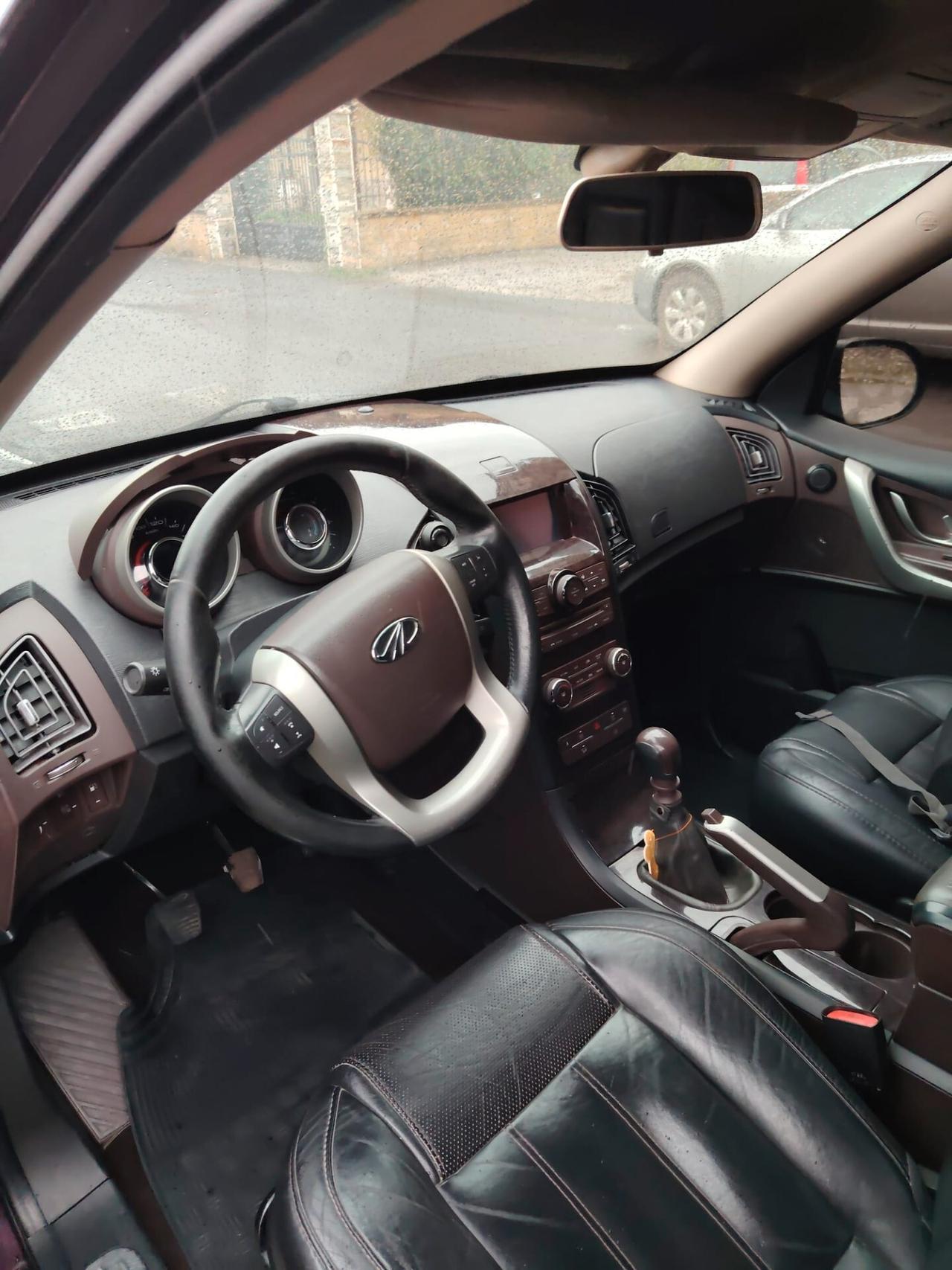 Mahindra XUV500 2.2 16V AWD W8