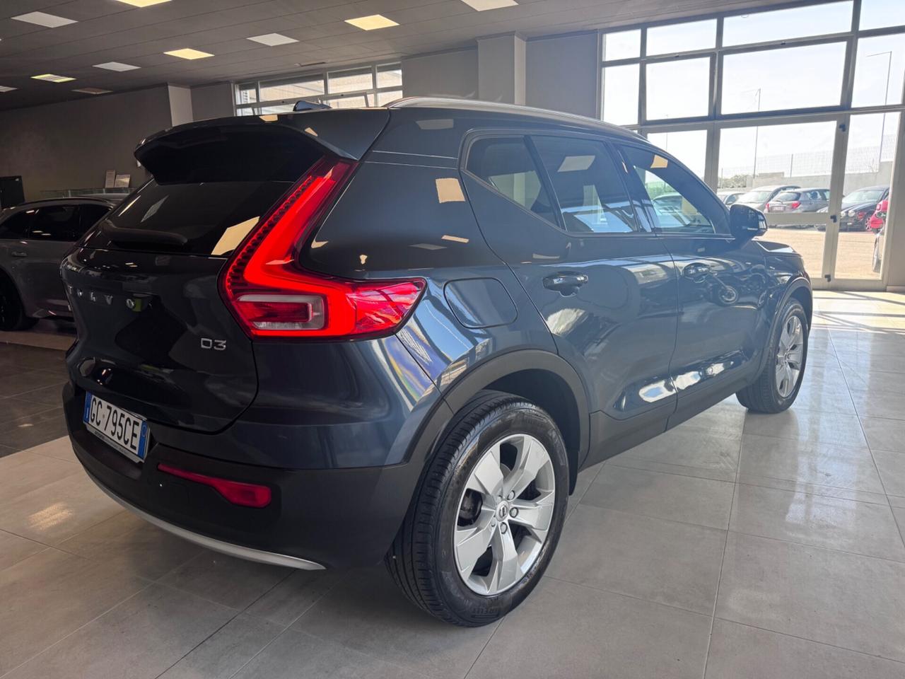 VOLVO XC40 D3 R DESIGN MOMENTUM MY2020