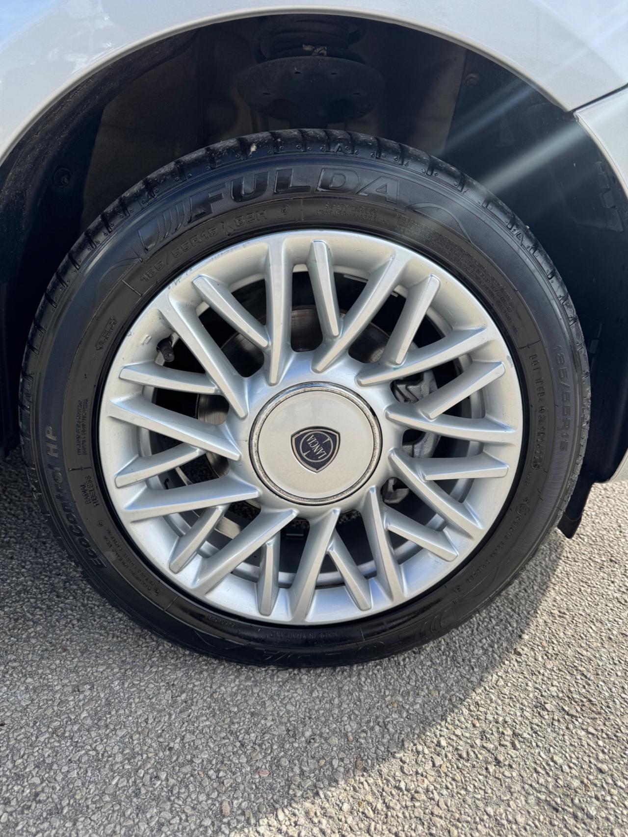 Lancia Ypsilon 1.2 69 CV 5 porte Gold