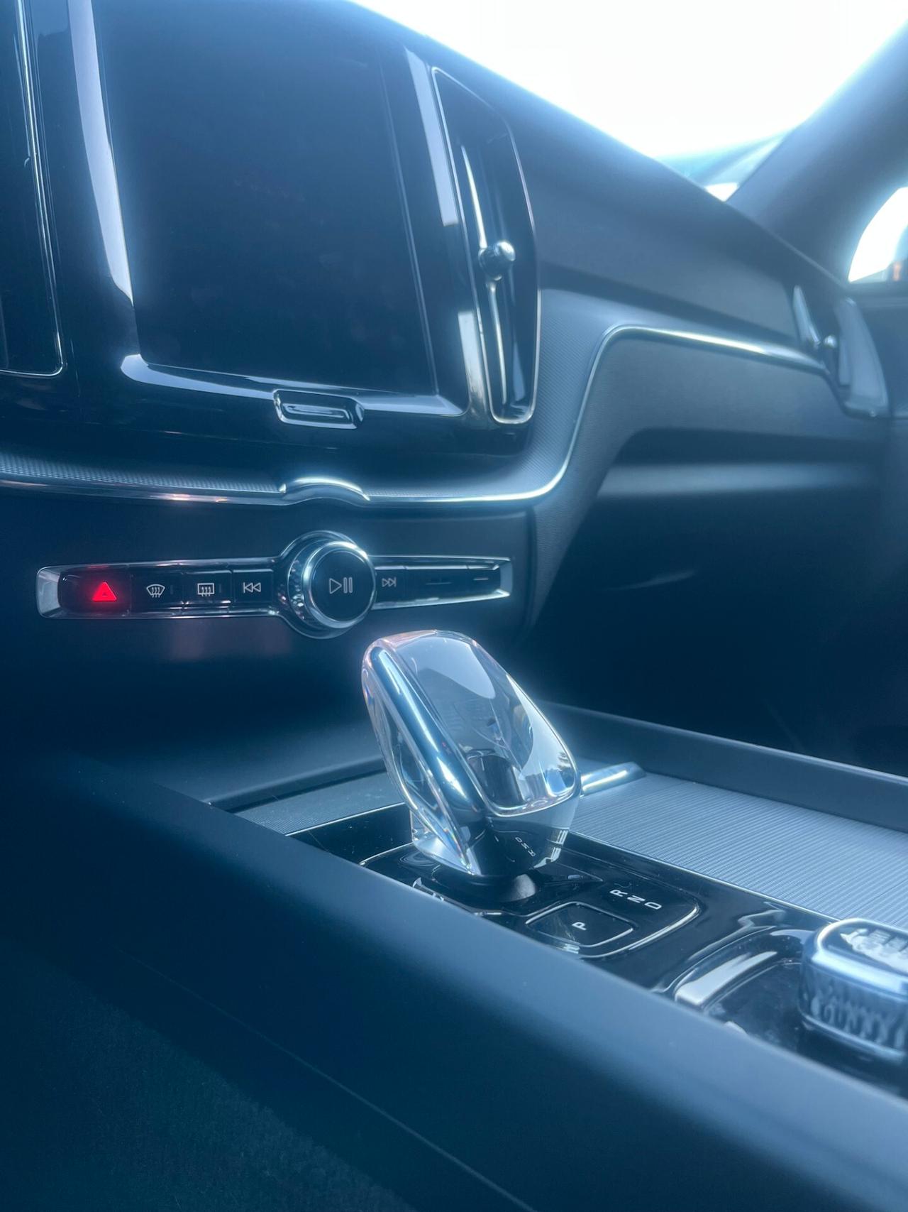 Volvo XC60 B4 automatico Plus Dark N1