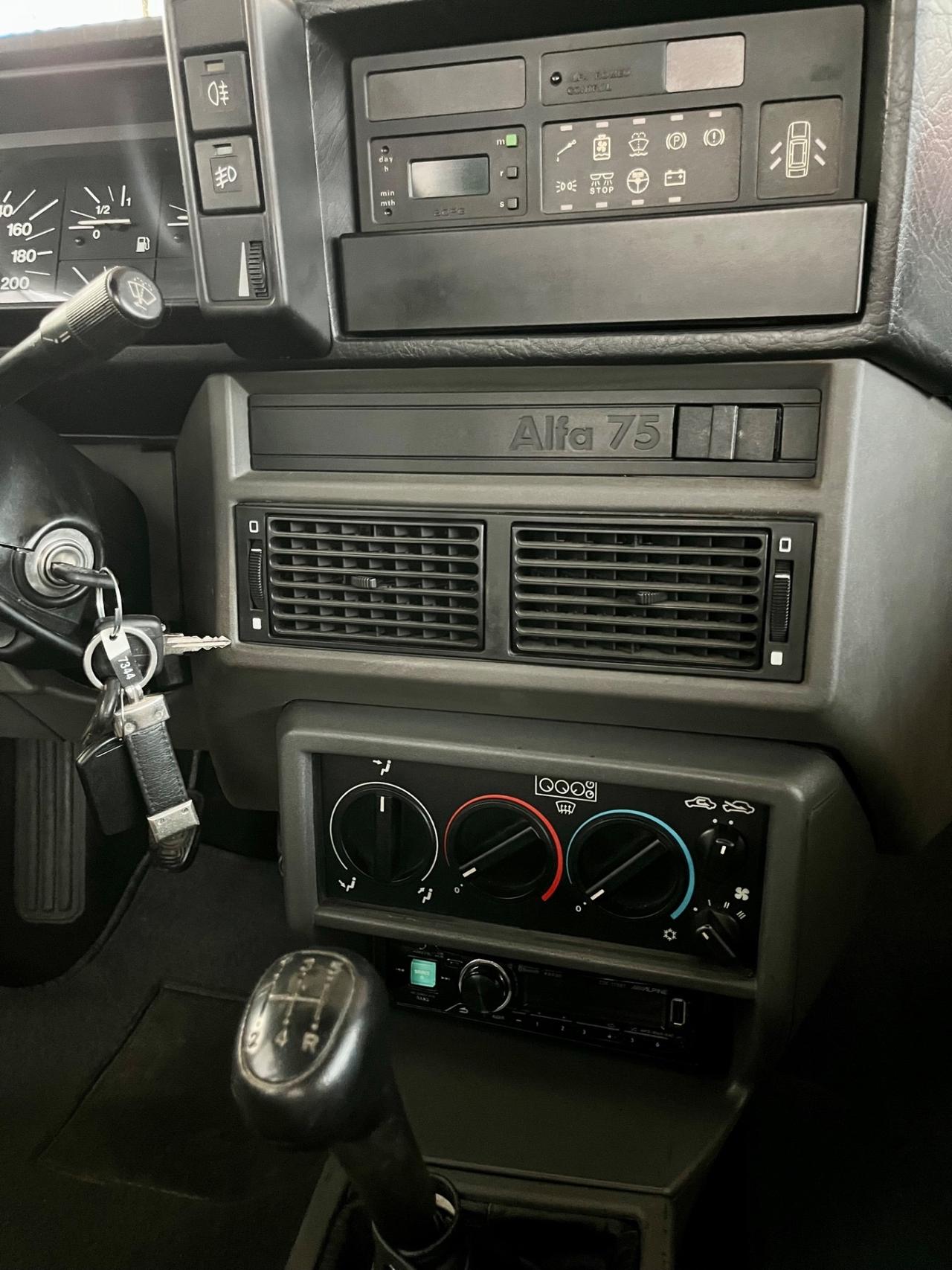 Alfa Romeo 75 2.5 V6 Quadrifoglio Verde - Targa MI
