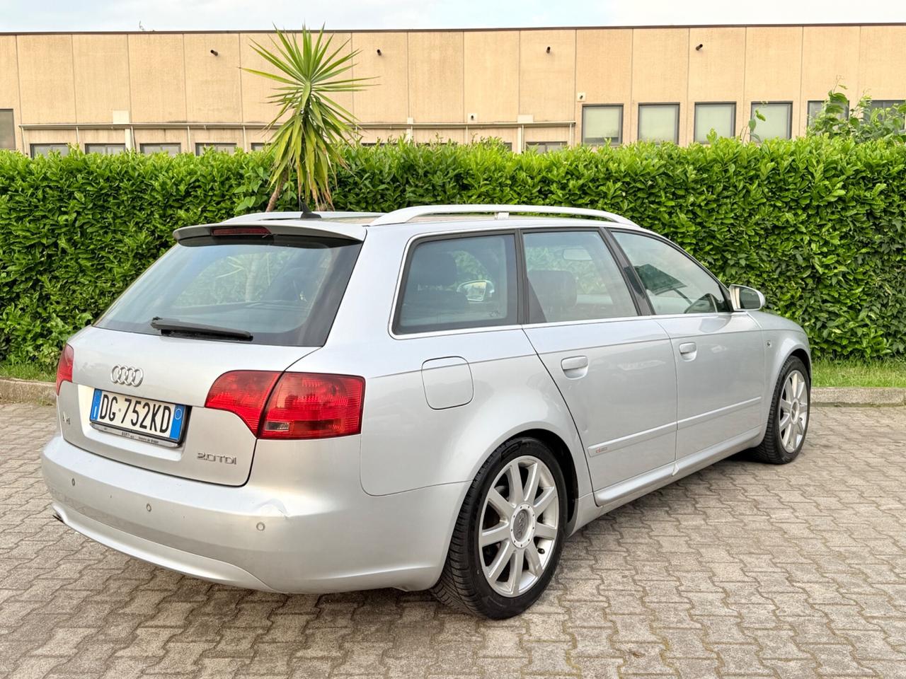 Audi A4 2.0 TDI S LINE