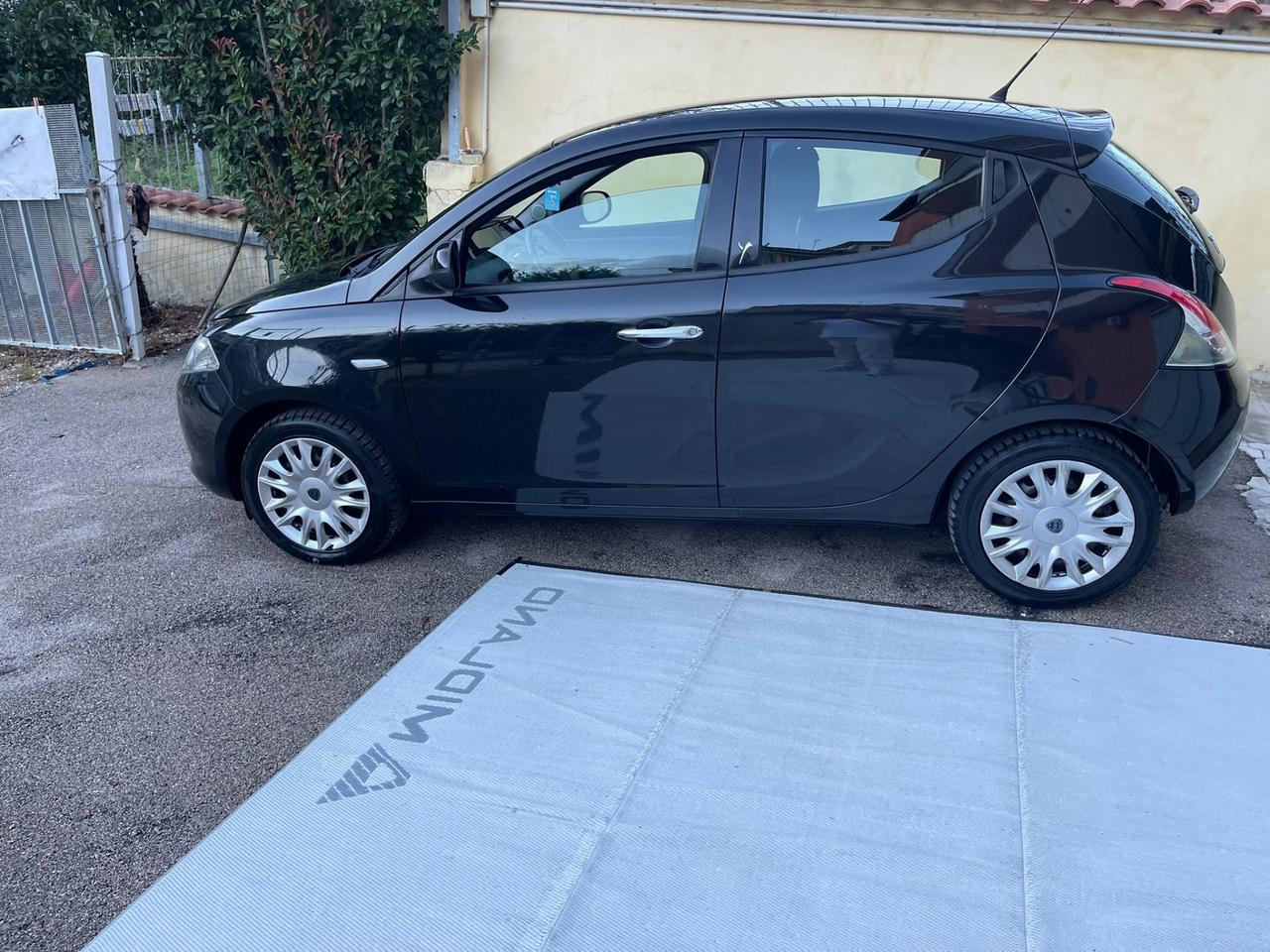 Lancia Ypsilon 1.2 69 CV 5 porte -12 MESI GARANZIA