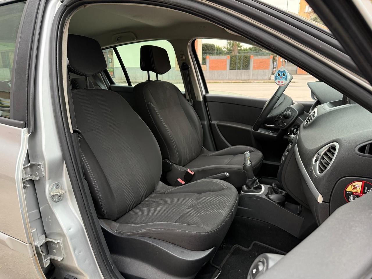 Renault Clio 1.2 16V 5 porte Luxe