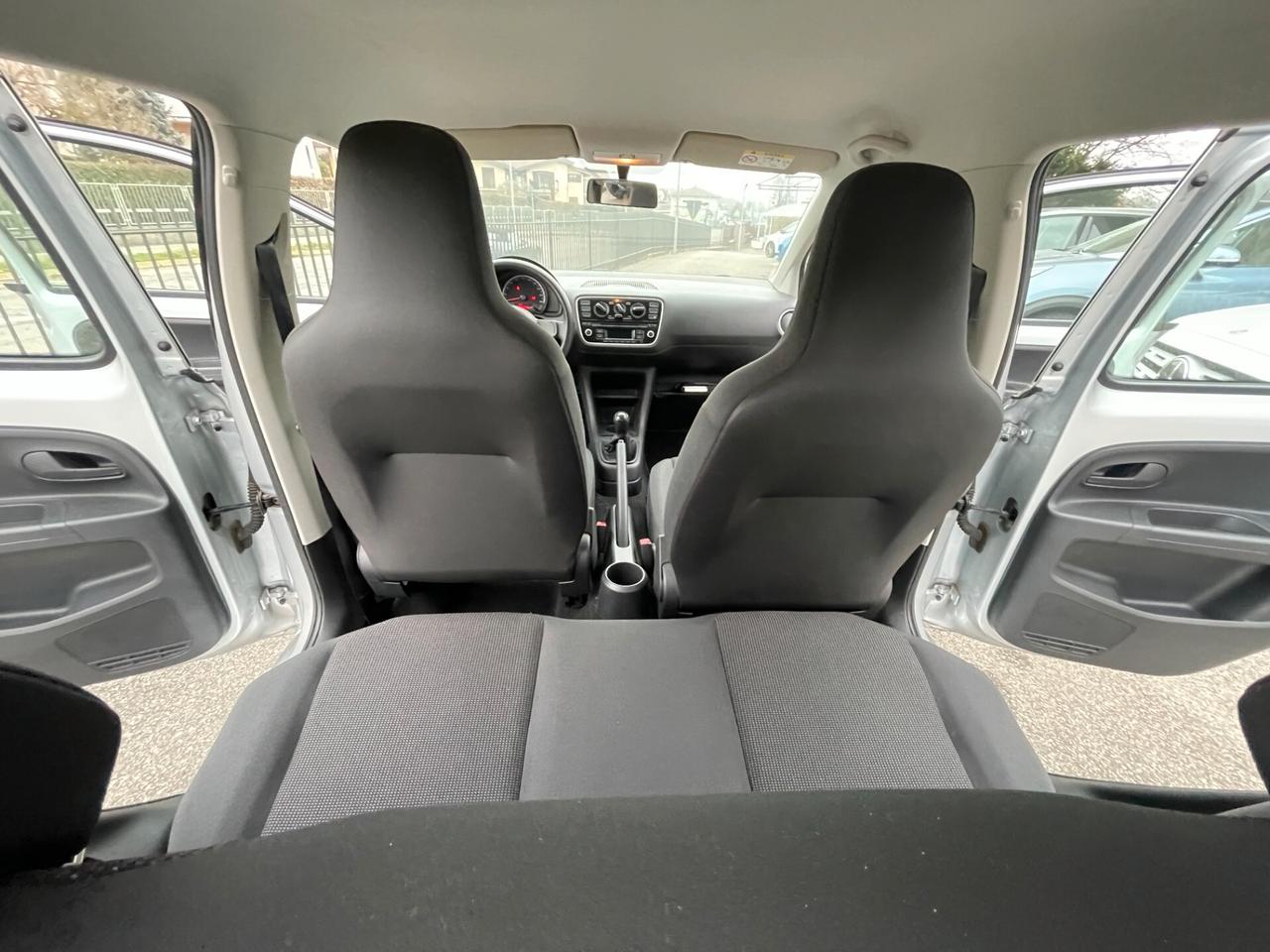 Volkswagen up! 1.0 5p. take 24.000 Km !!