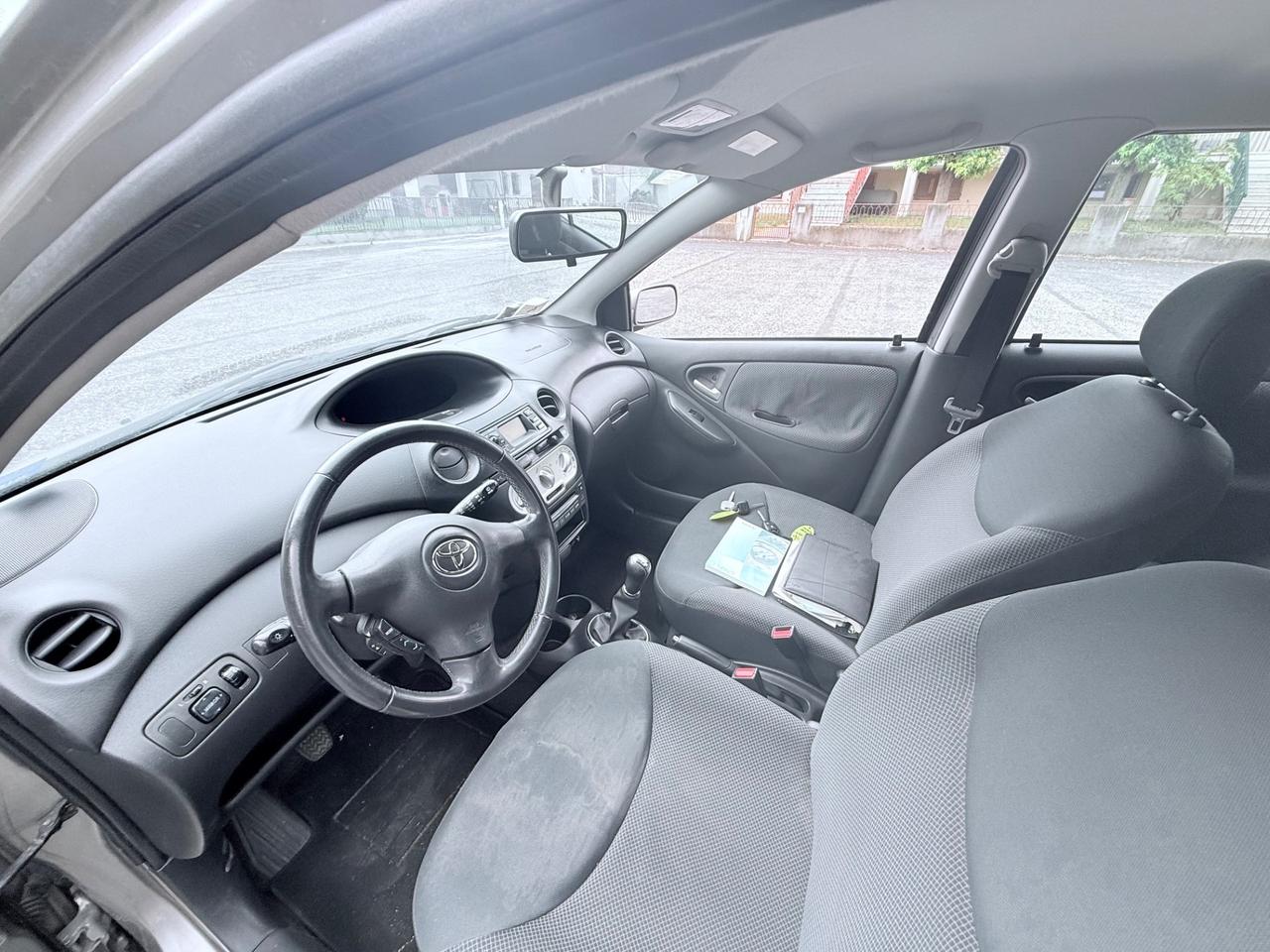 Toyota Yaris 1.3i 16V cat 5 porte Sol