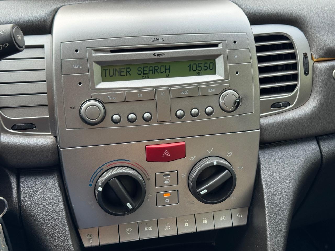 Lancia Ypsilon 1.2 60cv Neopatentati
