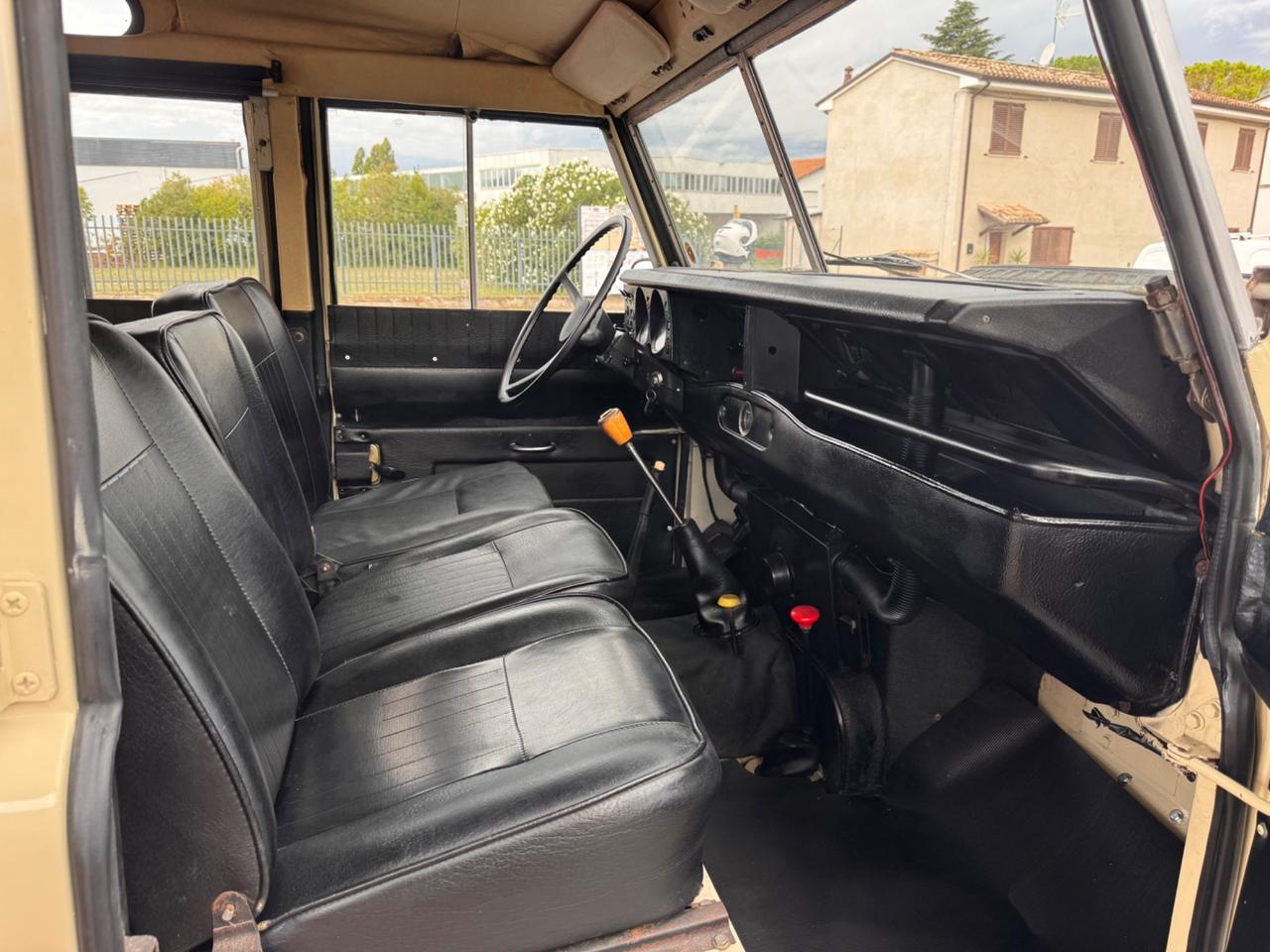 Land Rover Defender 109D