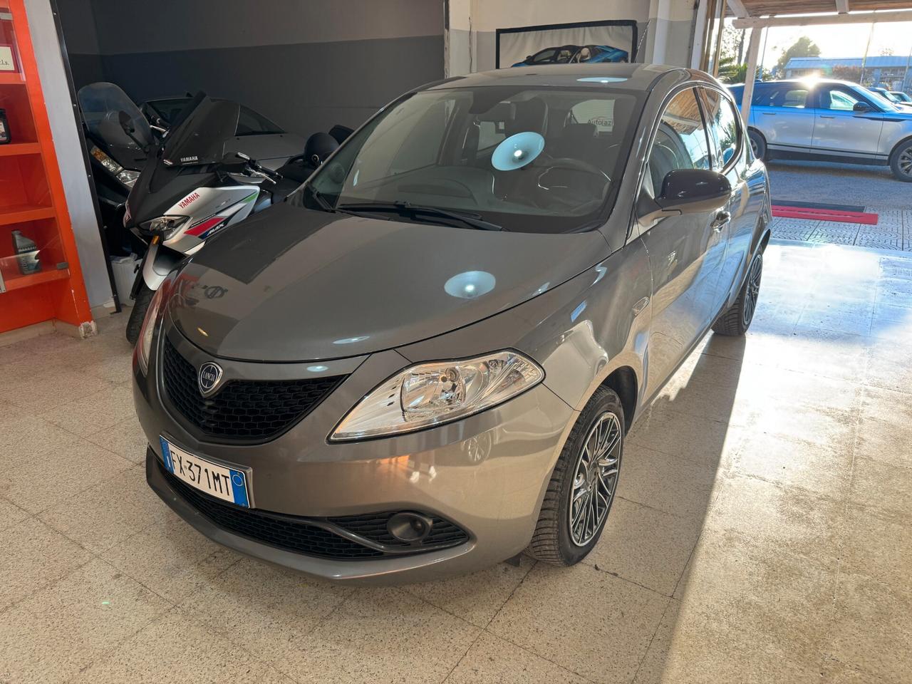 Lancia Ypsilon 1.2 69 CV 5 porte Gold OK NEOPATENTATI