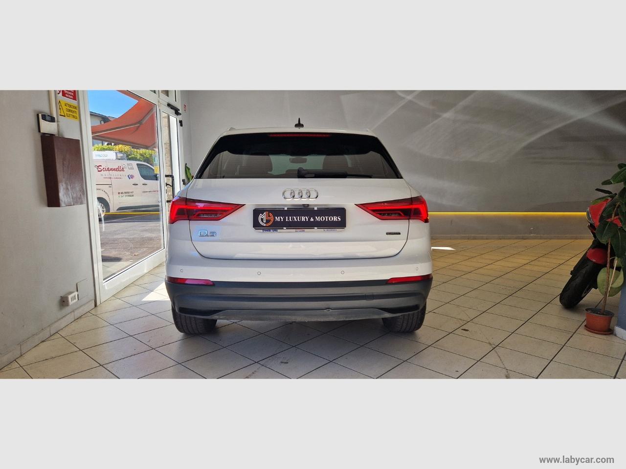 AUDI Q3 40 TDI quattro S tr. Business Adv.