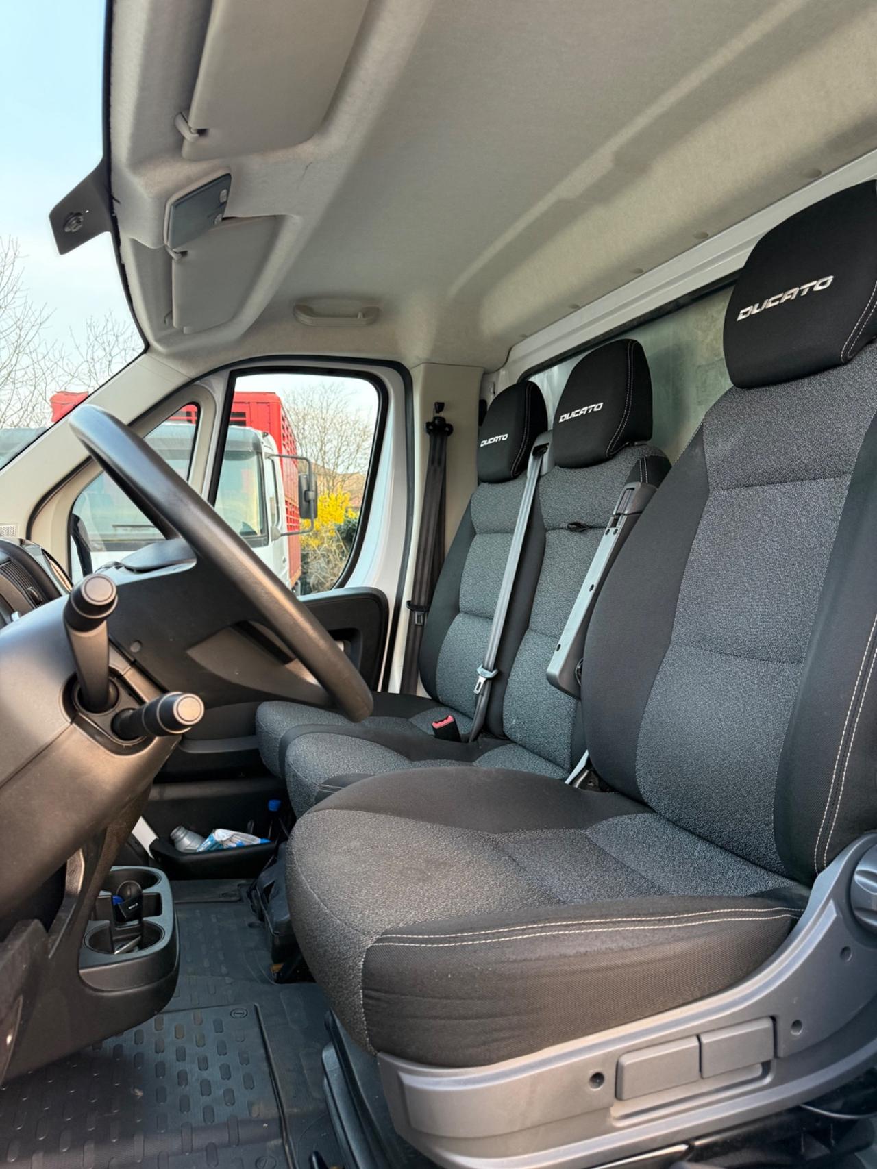 Fiat Ducato centinato con sponda idraulica