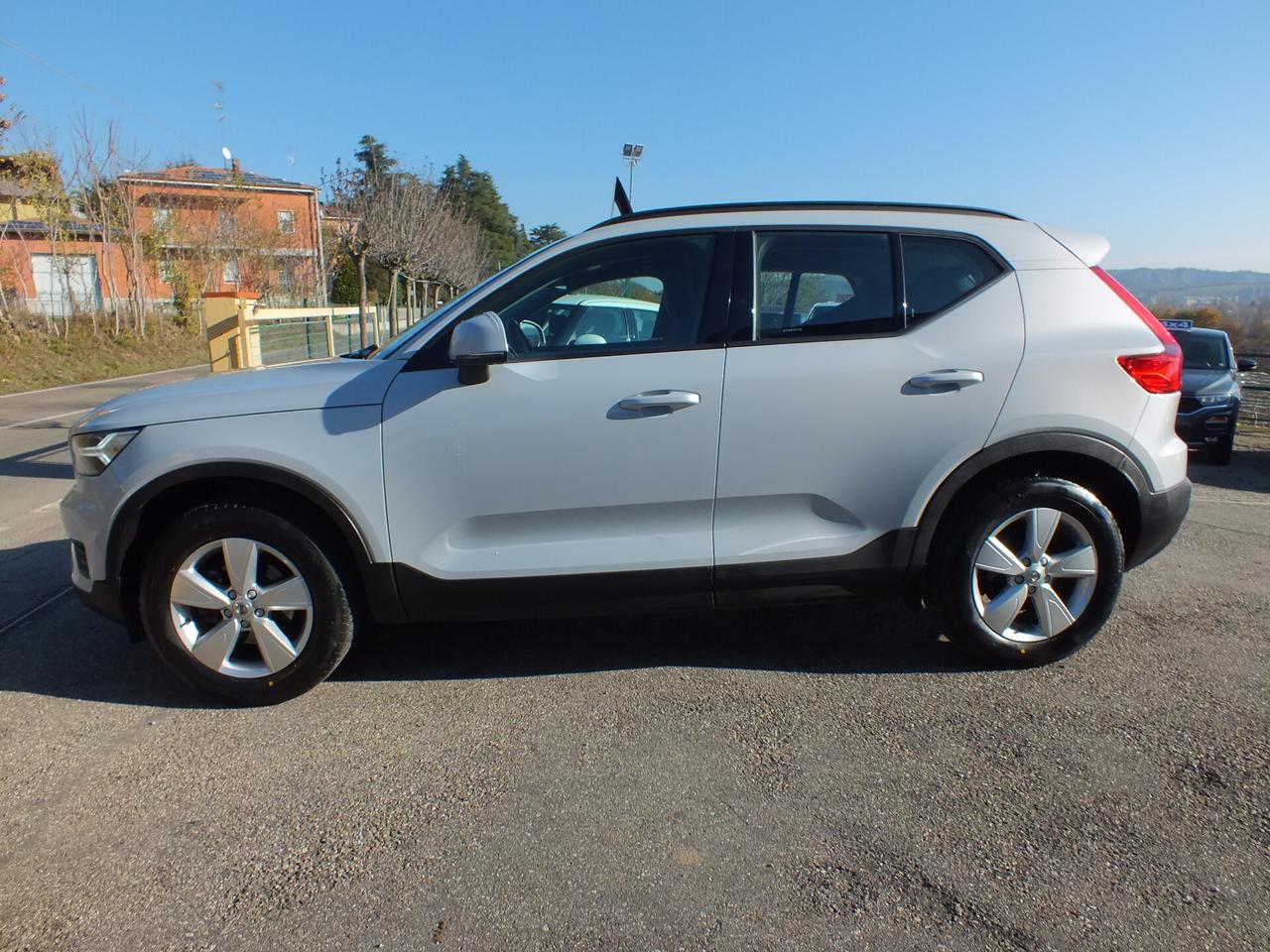 VOLVO XC40 T2 CORE 32.000 KM!
