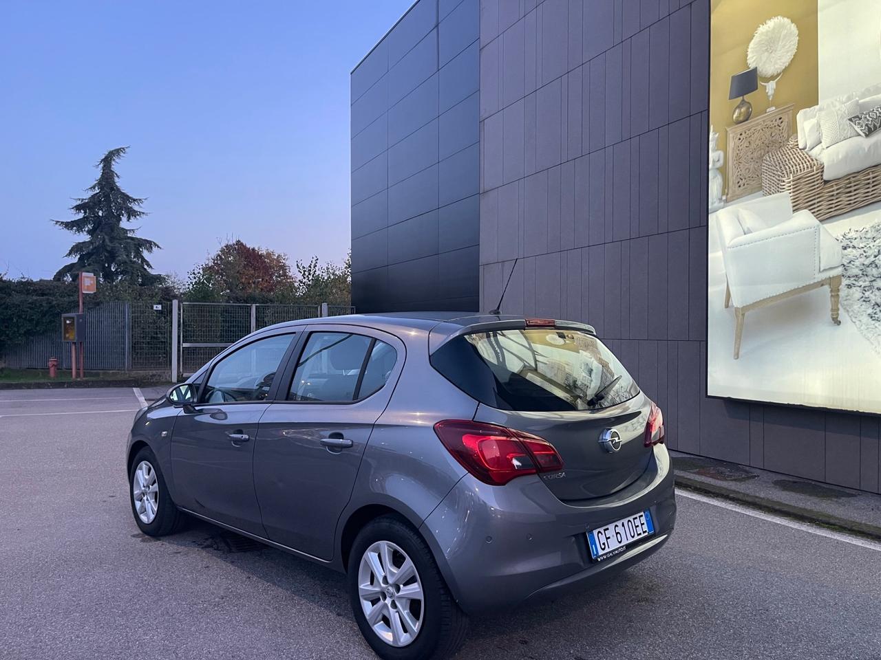 Opel Corsa 1.4 90CV 5 porte b-Color