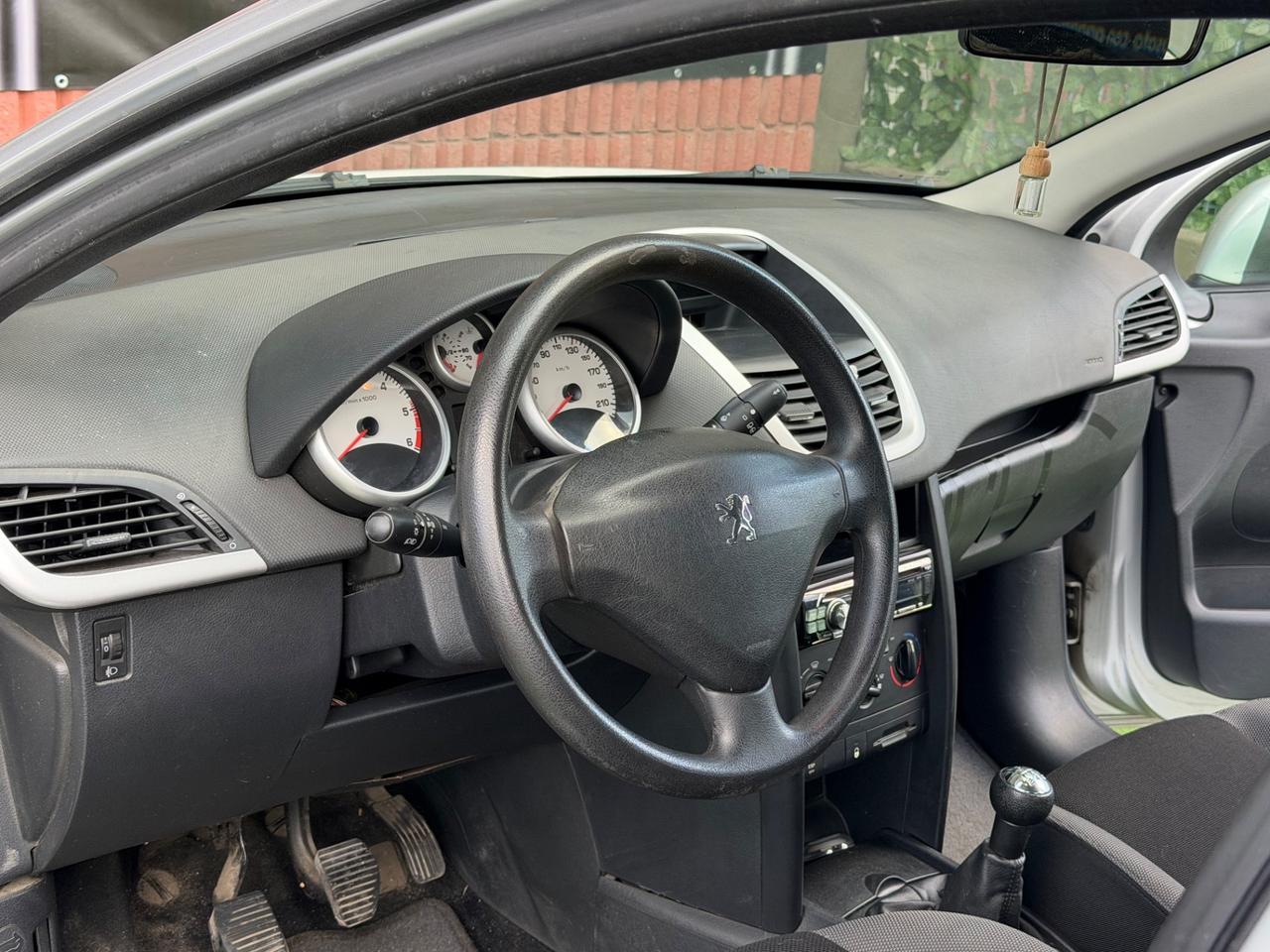 Peugeot 207 1.4 HDi 70CV 5p. ONE Line