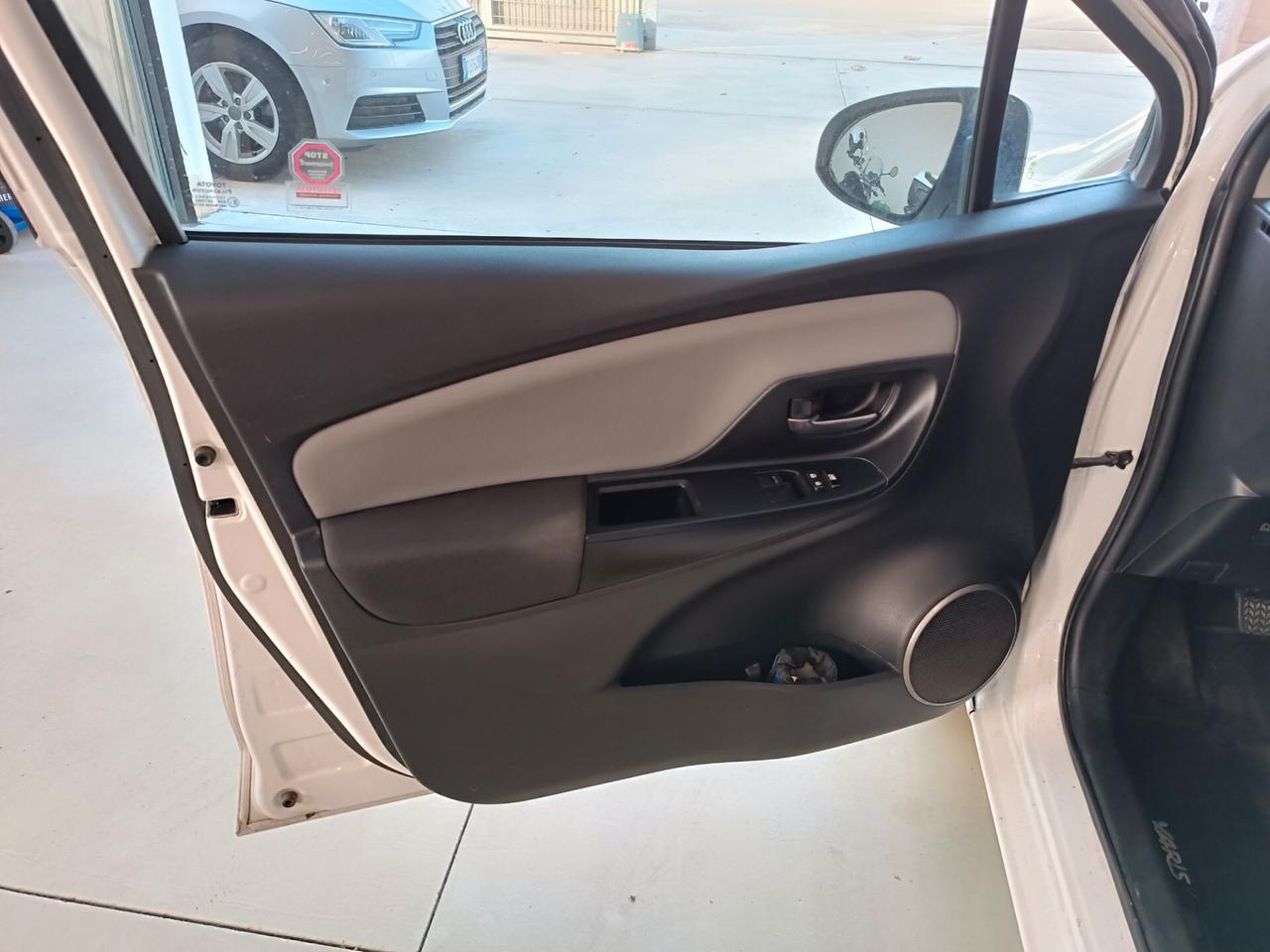 Toyota Yaris 1.0 5 porte