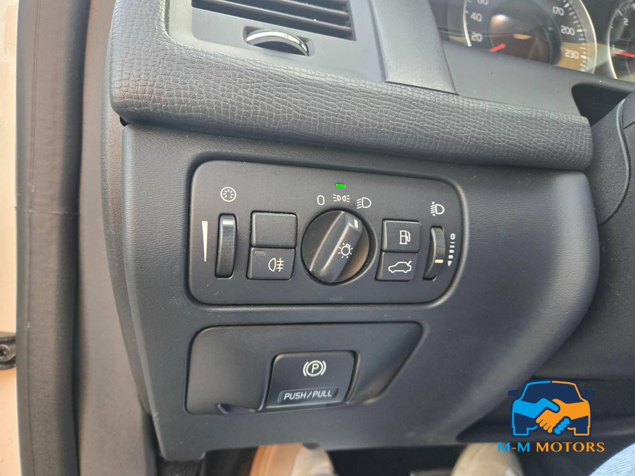 Volvo XC60 2.0 d4 (d3) R-design geartronic