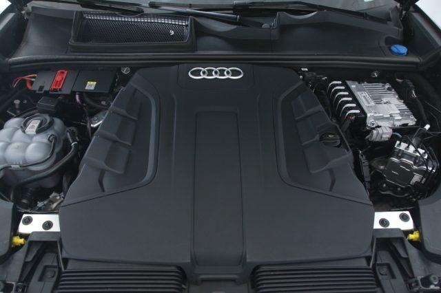 AUDI Q8 50 TDI 286 CV quattro S-line Black Edition