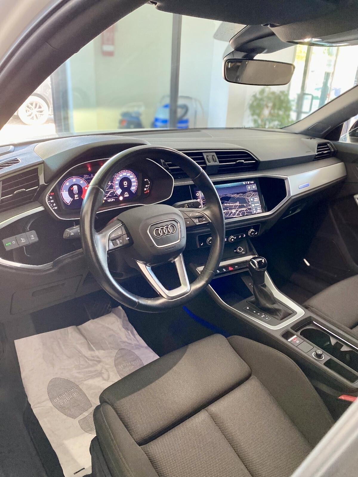 Audi Q3 35 TDI S tronic Business