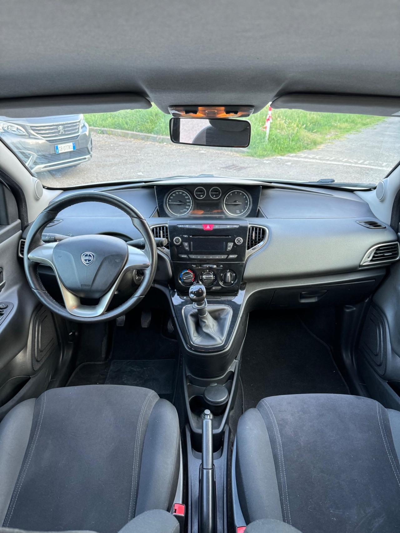 Lancia Ypsilon 1.2 69 CV 5 porte si neopatentati