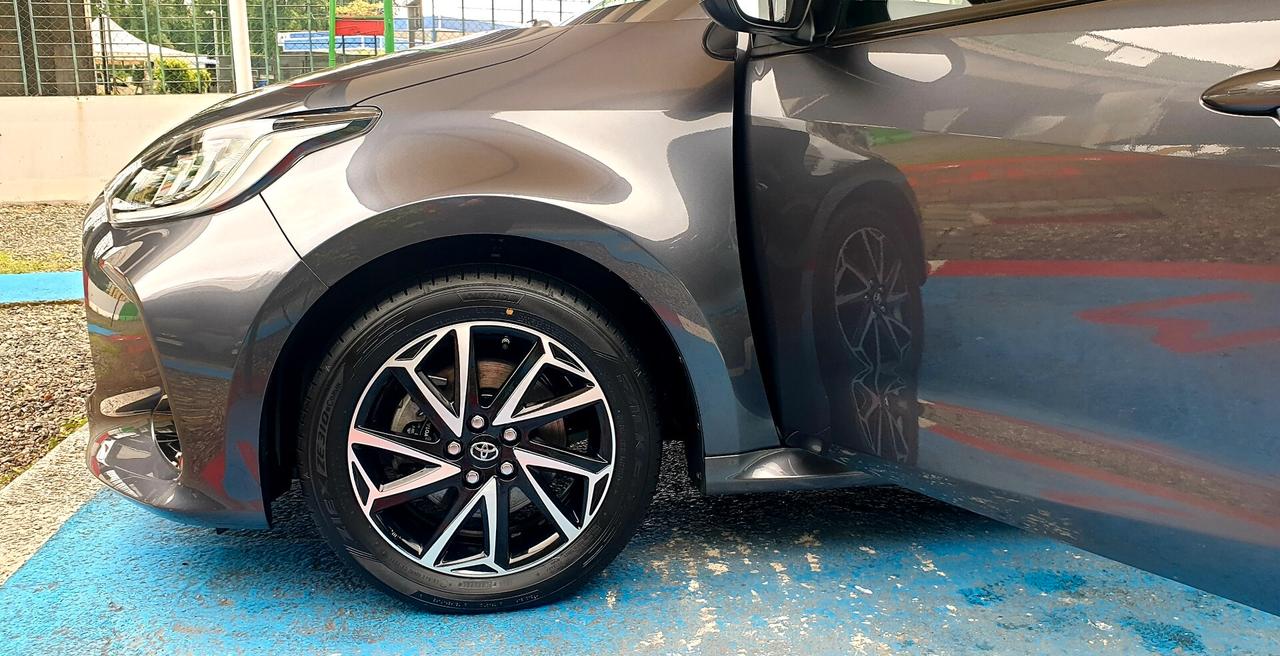 TOYOTA YARIS 1.5 BENZINA/HYBRID DICEMBRE 2022.FULL OPTIONAL