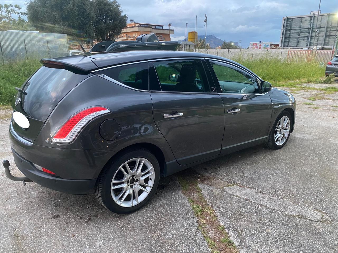 Lancia Delta 1.6 MJT DPF 105 CV Silver