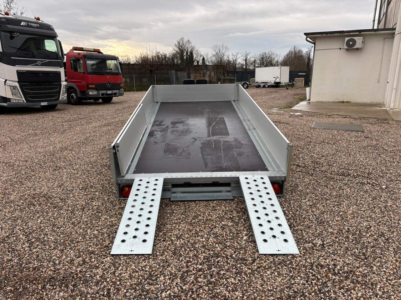 RIMORCHIO COSE CON SPONDE 4X2 2500 KG NUOVO